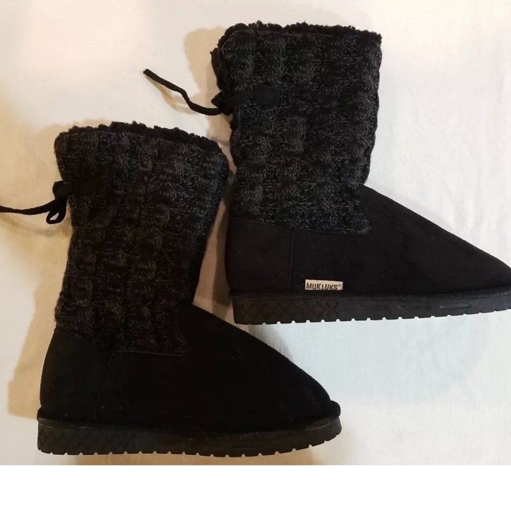 Muk Luks Cozy Comfort Pull on Winter Boots Knit Tops Women's Size 7W. PREOWNED.